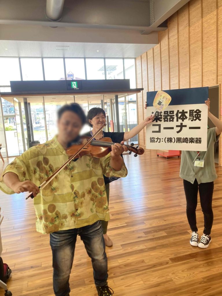 レインボーマルシェ ミニコンサート・楽器体験会の様子
