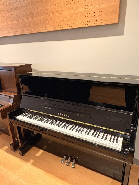 U100